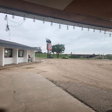 1St Inn By Oyo Quinter Hwy 70 Ks Екстер'єр фото